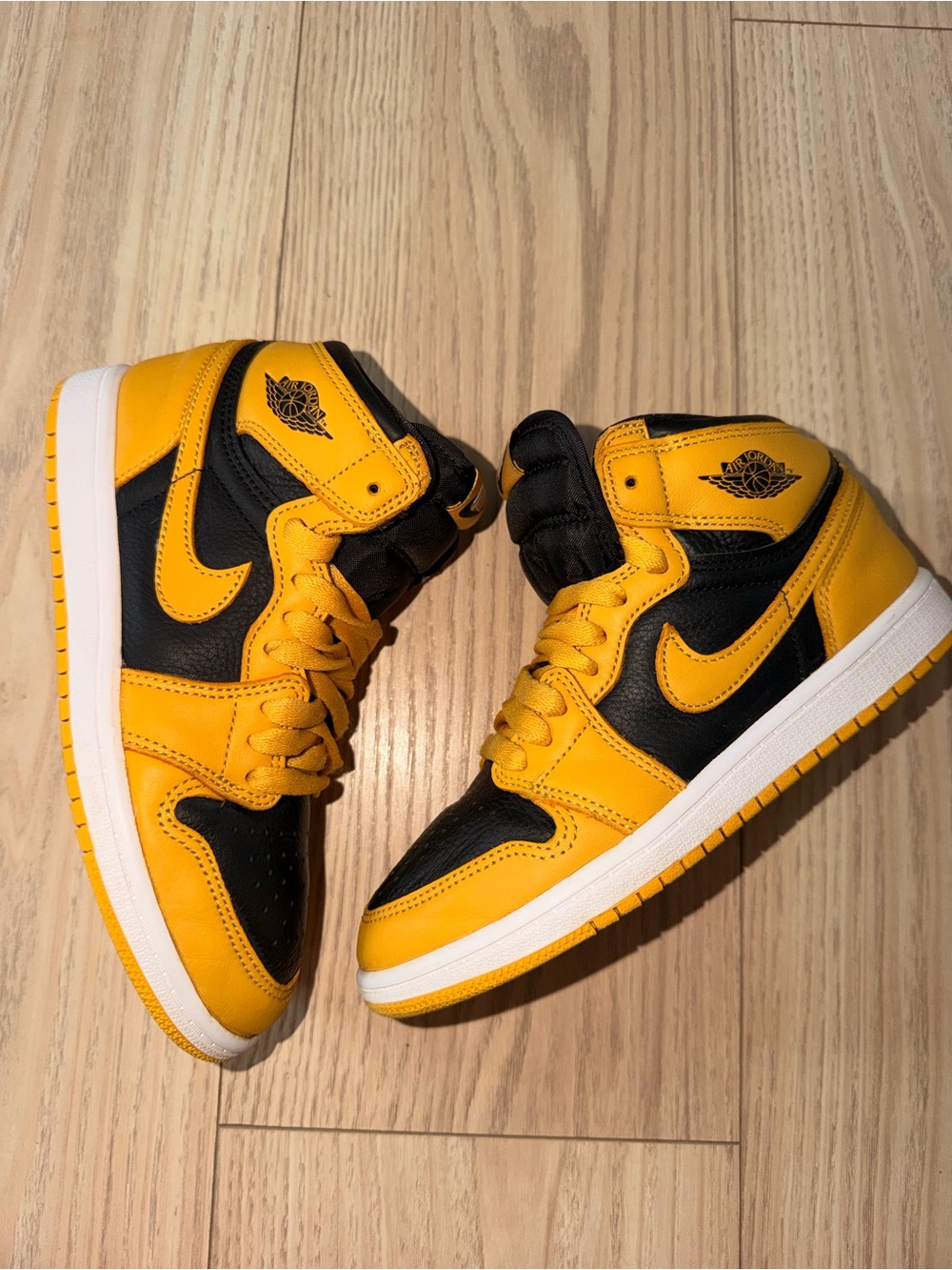 Nike Jordan 1 Retro High OG (GS) Big Kids' Shoes Pollen-Black-White Very Rare